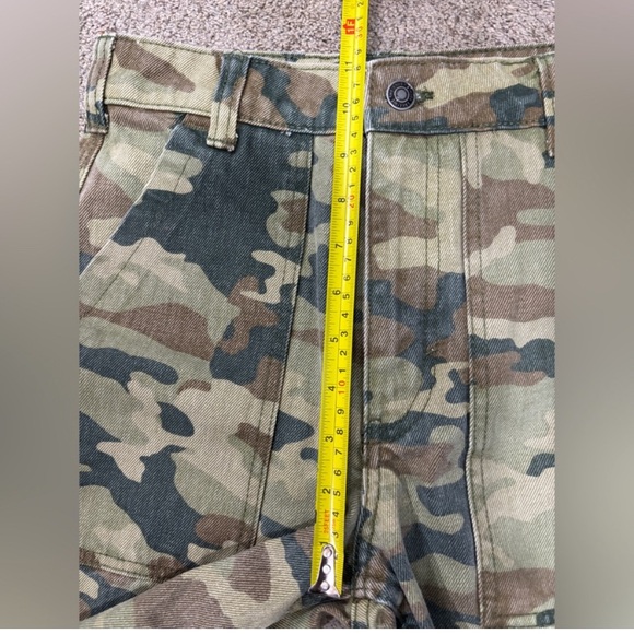 Free People - We The Free: Remy Camoflauge High Rise
Crop Pants - Picture 8 of 9